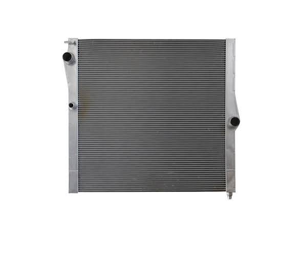 РАДИАТОР 4.4 M БЕНЗИН (585x582x32) (NRF)